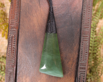 Toki or Adze Pendant carved from Tangiwai Pounamu - NZ Greenstone