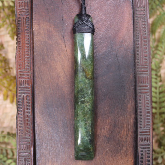 Hapopo Pounamu Toki - NZ Greenstone