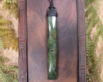 Hapopo Pounamu Toki - NZ Greenstone
