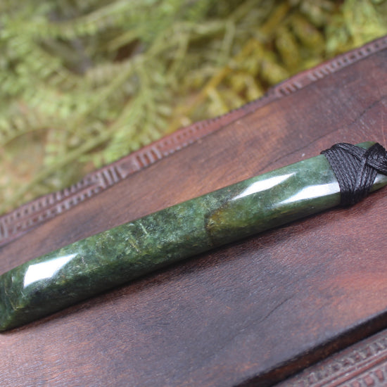 Hapopo Pounamu Toki - NZ Greenstone
