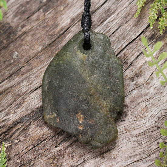 NZ Greenstone Small Freeform Pendant Rimu Pounamu