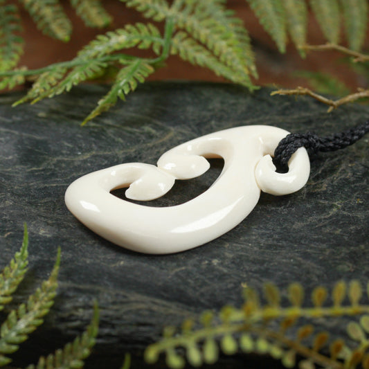 NZ Bone Medium Hammerhead Pendant (BN204)