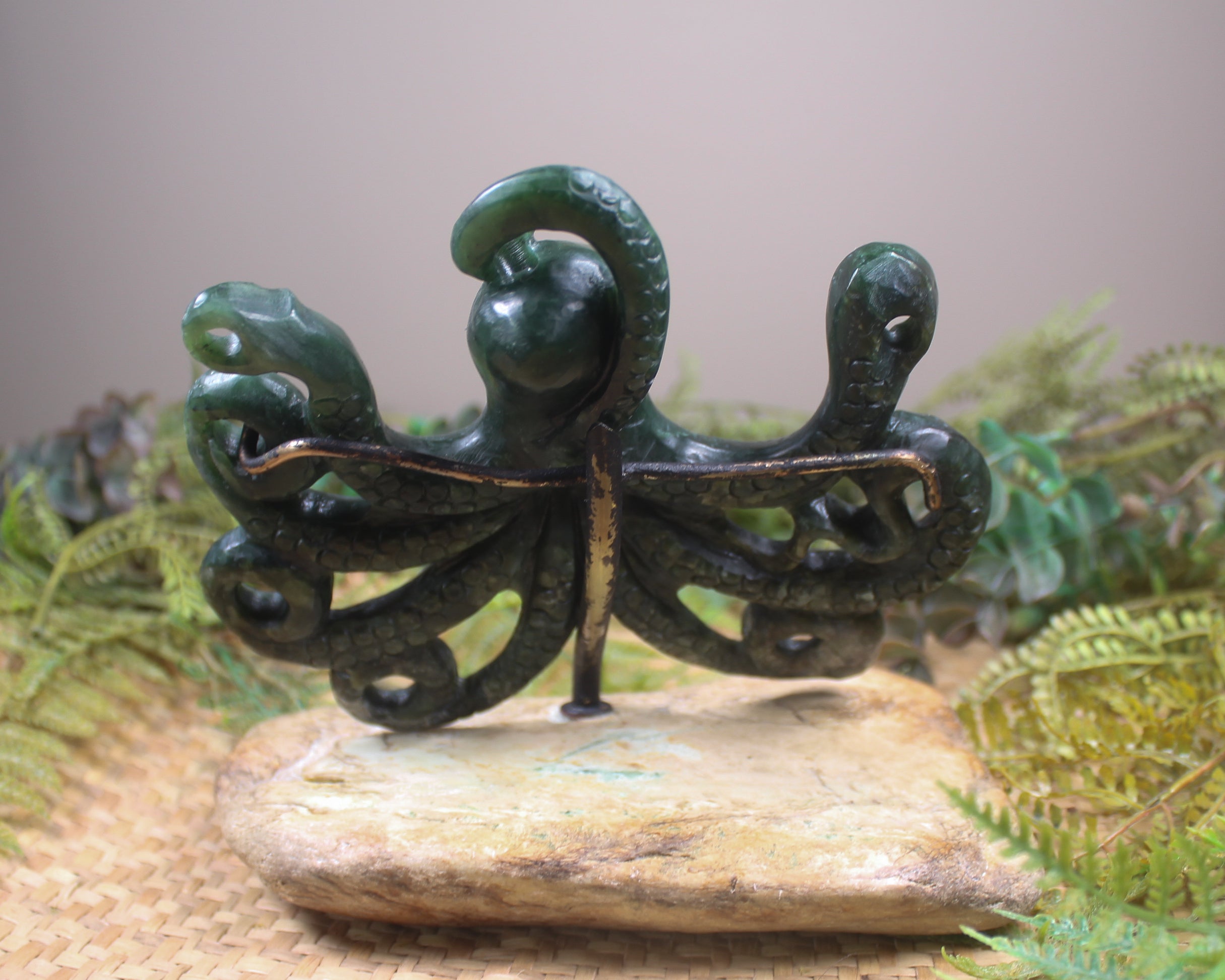 Te Wheke or Octopus sculpture carved from Kawakawa Pounamu - NZ Greenstone