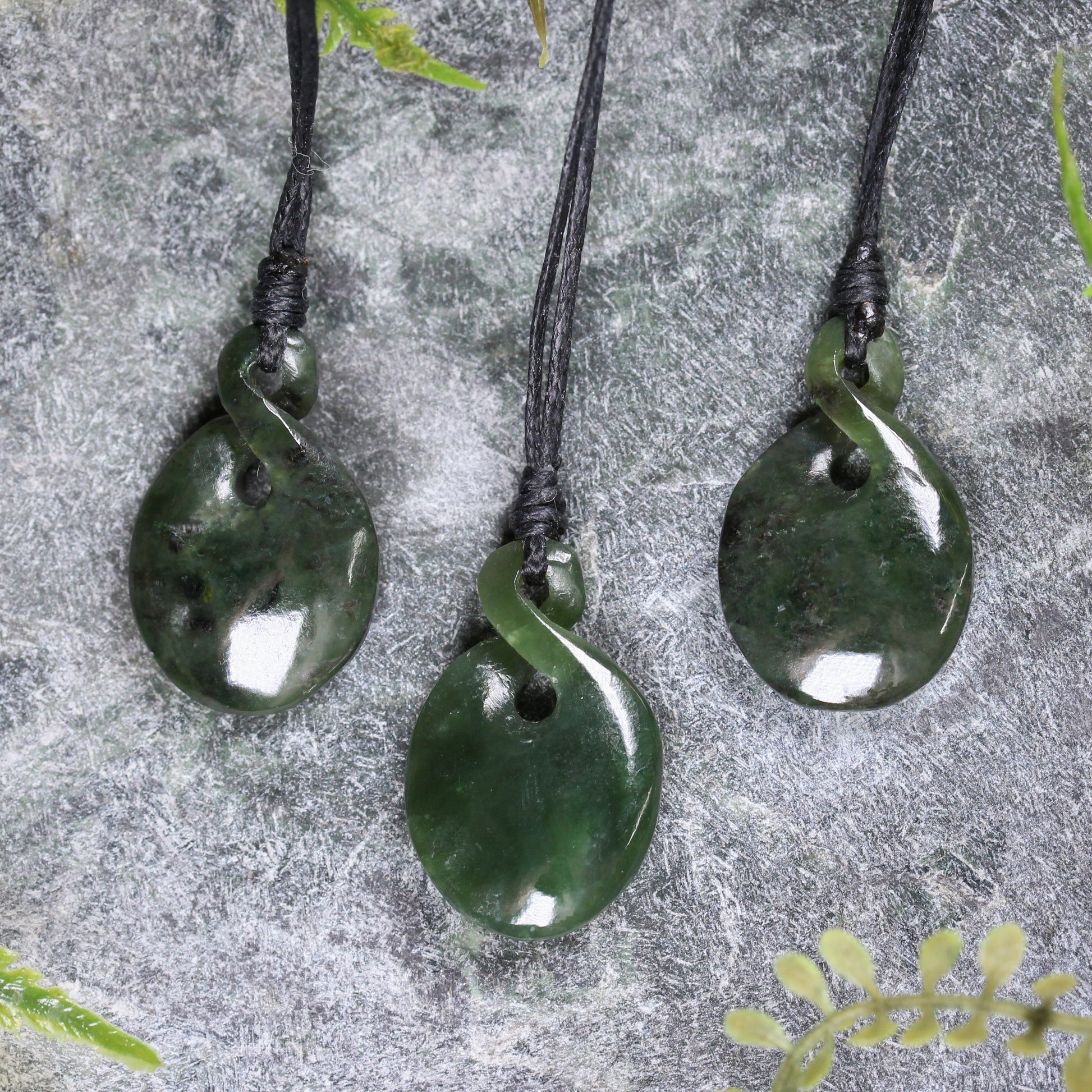 NZ Greenstone XSmall Twist Pendant Rimu Pounamu