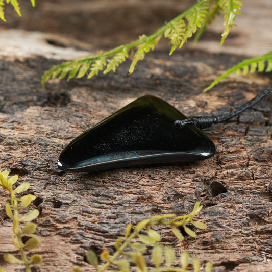 NZ Black Obsidian Small Freeform Niho Taniwha Tooth Pendant (BP765)