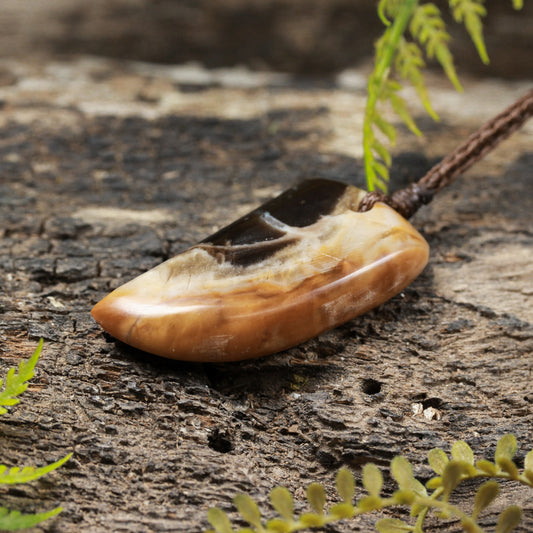 NZ Manaia Stone Small Freeform Niho Taniwha Tooth Pendant (BP762)