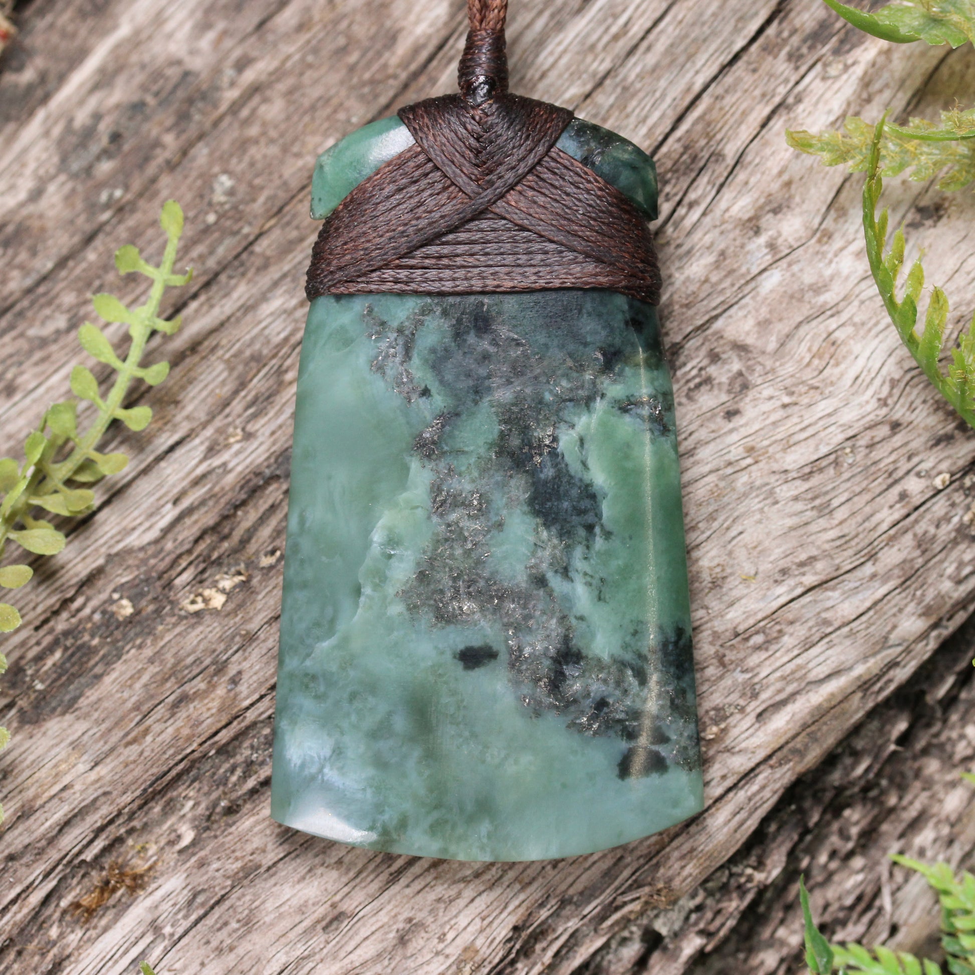 NZ Greenstone Medium Toki Pendant Inanga Pounamu