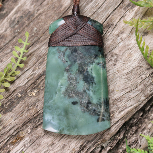 NZ Greenstone Medium Toki Pendant Inanga Pounamu