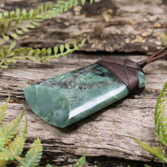 NZ Greenstone Medium Toki Pendant Inanga Pounamu