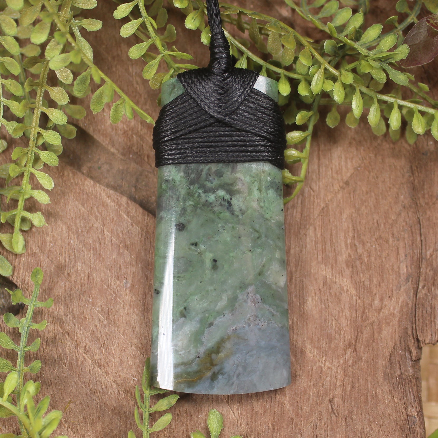 Hapopo Pounamu Toki - NZ Greenstone