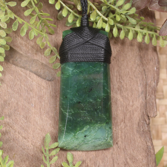 Kawakawa Pounamu Toki