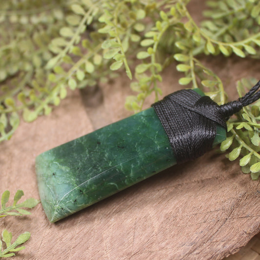 Kawakawa Pounamu Toki