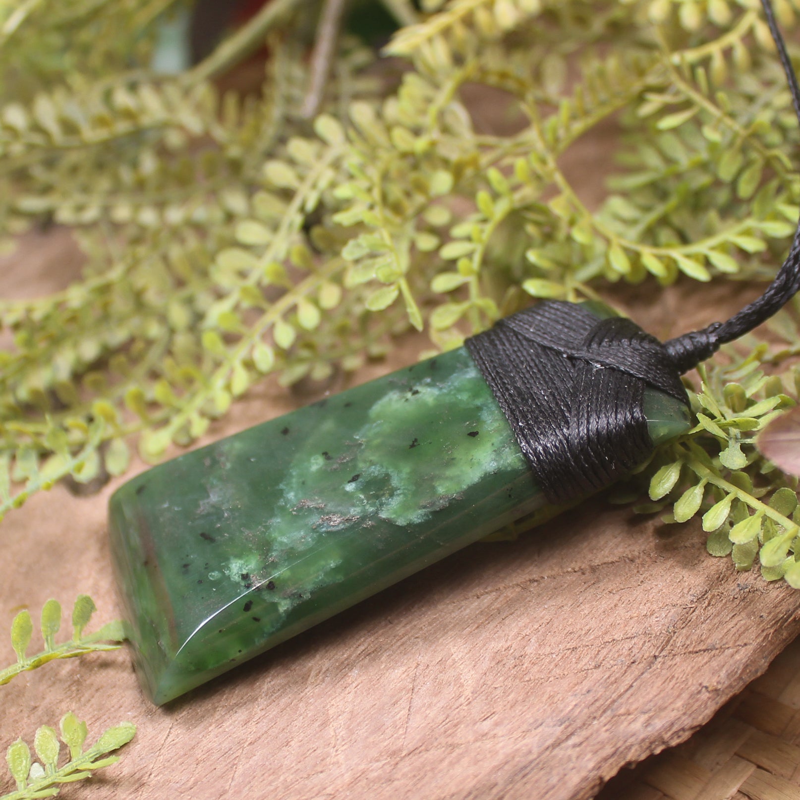 Hapopo Pounamu Toki - NZ Greenstone