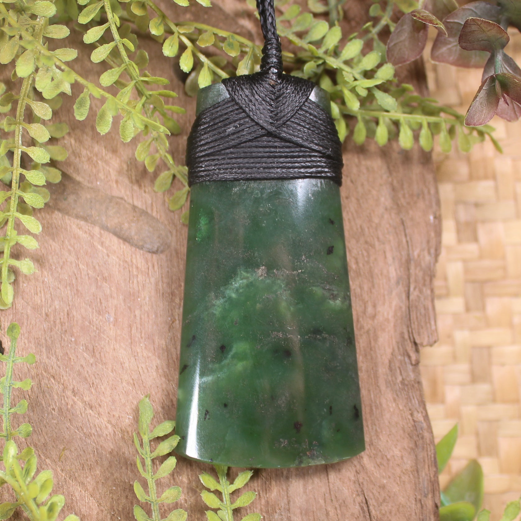 Hapopo Pounamu Toki - NZ Greenstone
