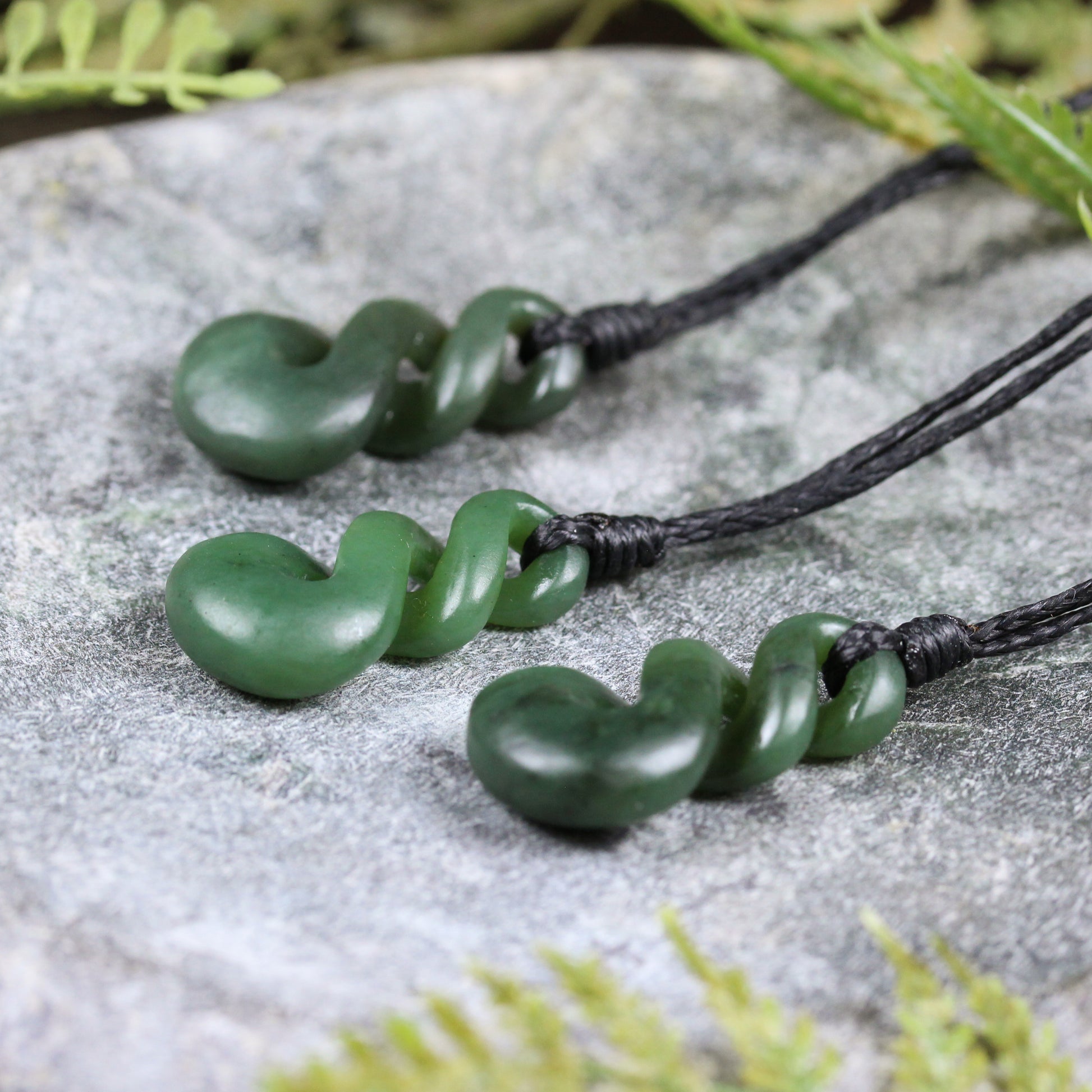 NZ Greenstone XSmall Twist Pendant Kawakawa Pounamu