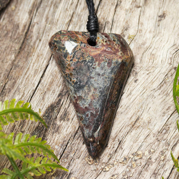 Agate Small Freeform Niho Taniwha Tooth Pendant (BN480)