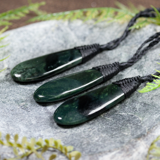 NZ Greenstone Small Roimata Pendant Kawakawa Pounamu