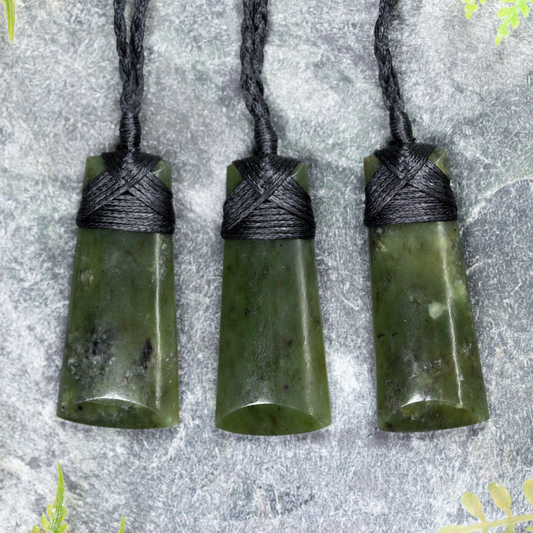 NZ Greenstone XSmall Toki Pendant Rimu Pounamu