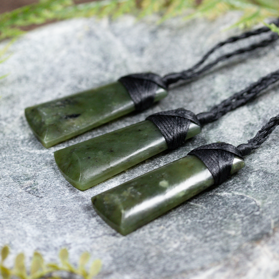 NZ Greenstone XSmall Toki Pendant Rimu Pounamu