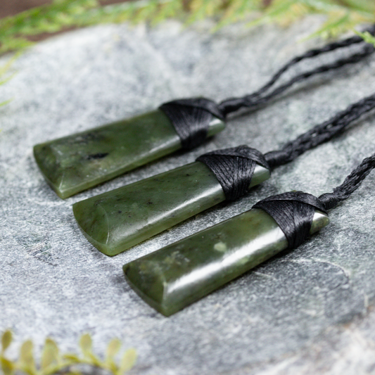 NZ Greenstone XSmall Toki Pendant Rimu Pounamu