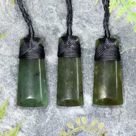 NZ Greenstone XSmall Toki Pendant Rimu Pounamu
