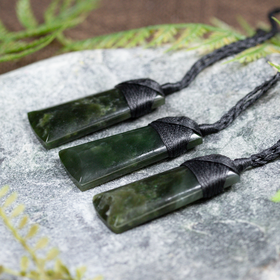 NZ Greenstone XSmall Toki Pendant Kawakawa Pounamu