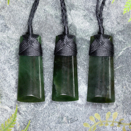 NZ Greenstone XSmall Toki Pendant Kawakawa Pounamu