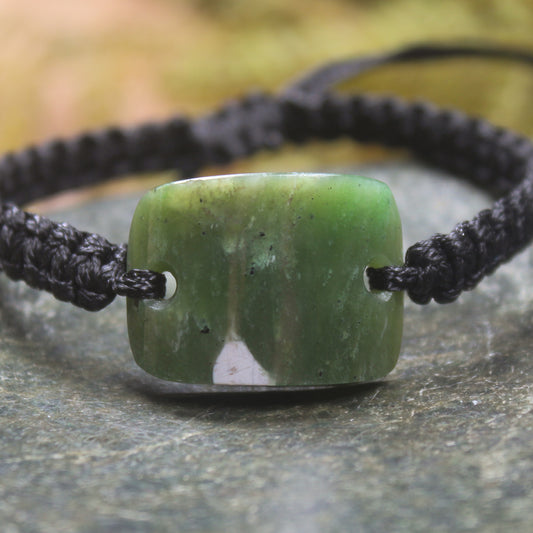 Adjustable cord bracelet with Kawakawa Pounamu