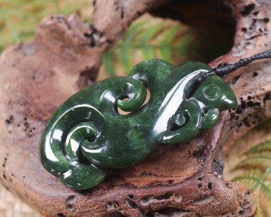 Manaia carved from Kawakawa Pounamu - NZ Greenstone