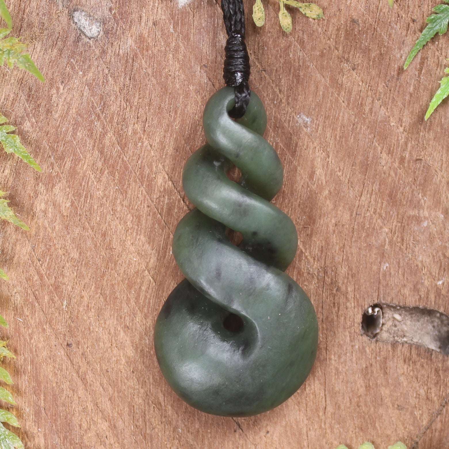 Twist or Pikorua carved from Hapopo Pounamu - NZ Greenstone