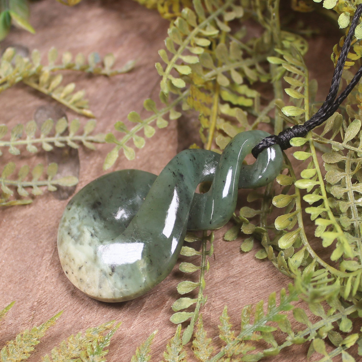 Twist or Pikorua carved from Hapopo Pounamu - NZ Greenstone