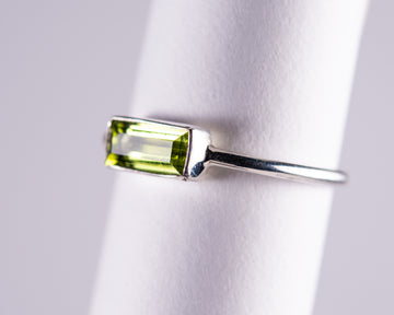 Green Tourmaline Sterling Silver Ring US8 (BM595)