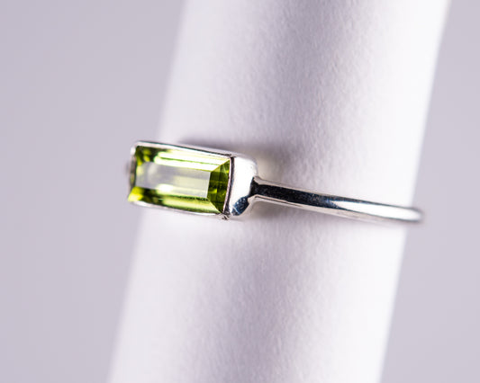 Green Tourmaline Sterling Silver Ring US8 (BM595)