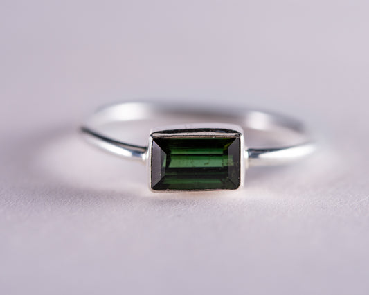 Green Tourmaline Sterling Silver Ring Size 7