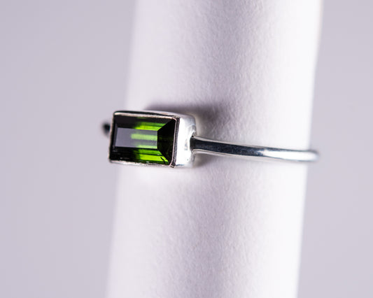 Green Tourmaline Sterling Silver Ring Size 7