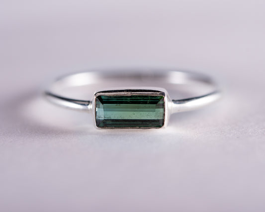 Green Tourmaline Sterling Silver Ring US8 (BM598)