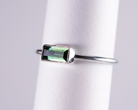 Green Tourmaline Sterling Silver Ring US8 (BM598)