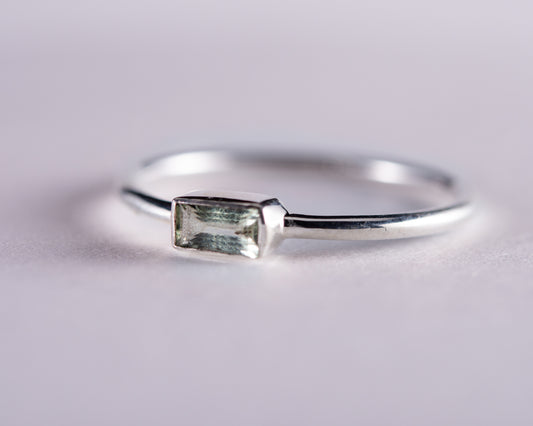 Green Tourmaline Sterling Silver Ring US8 (BM600)