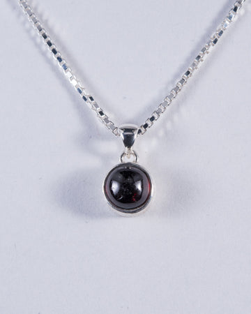 Garnet Sterling Silver Pendant (AH892)