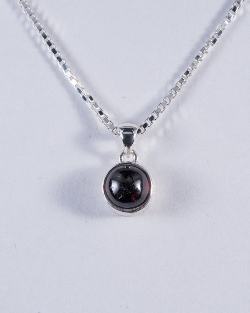 Garnet Sterling Silver Pendant (AH939)