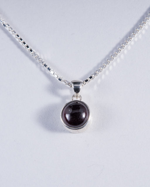Garnet Sterling Silver Pendant (AH881)