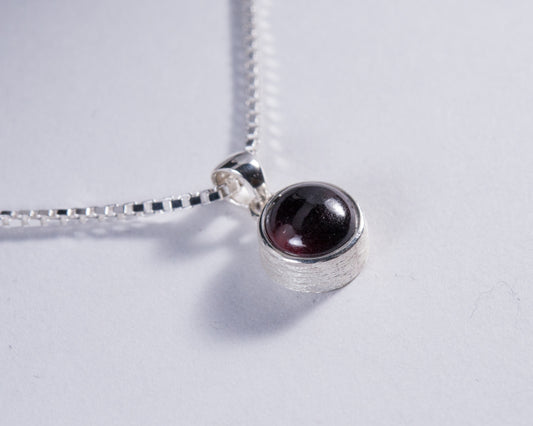 Garnet Sterling Silver Pendant (AH932)