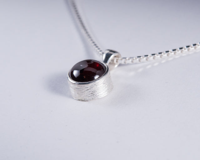 Garnet Sterling Silver Pendant (AH940)