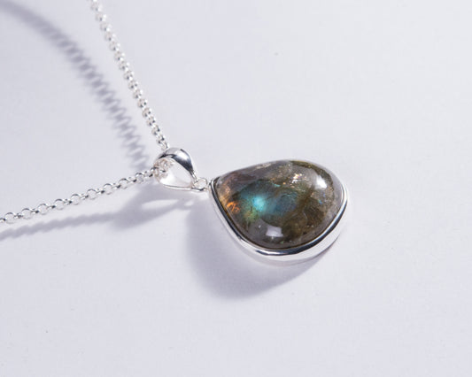 Labradorite Sterling Silver Pendant (AH828)