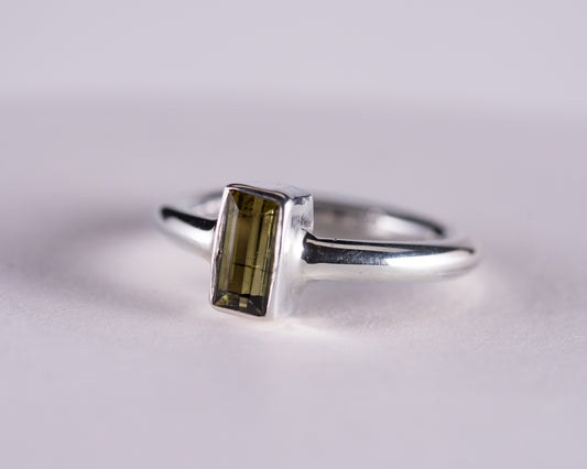 Green Tourmaline Sterling Silver Ring US6 (S625)