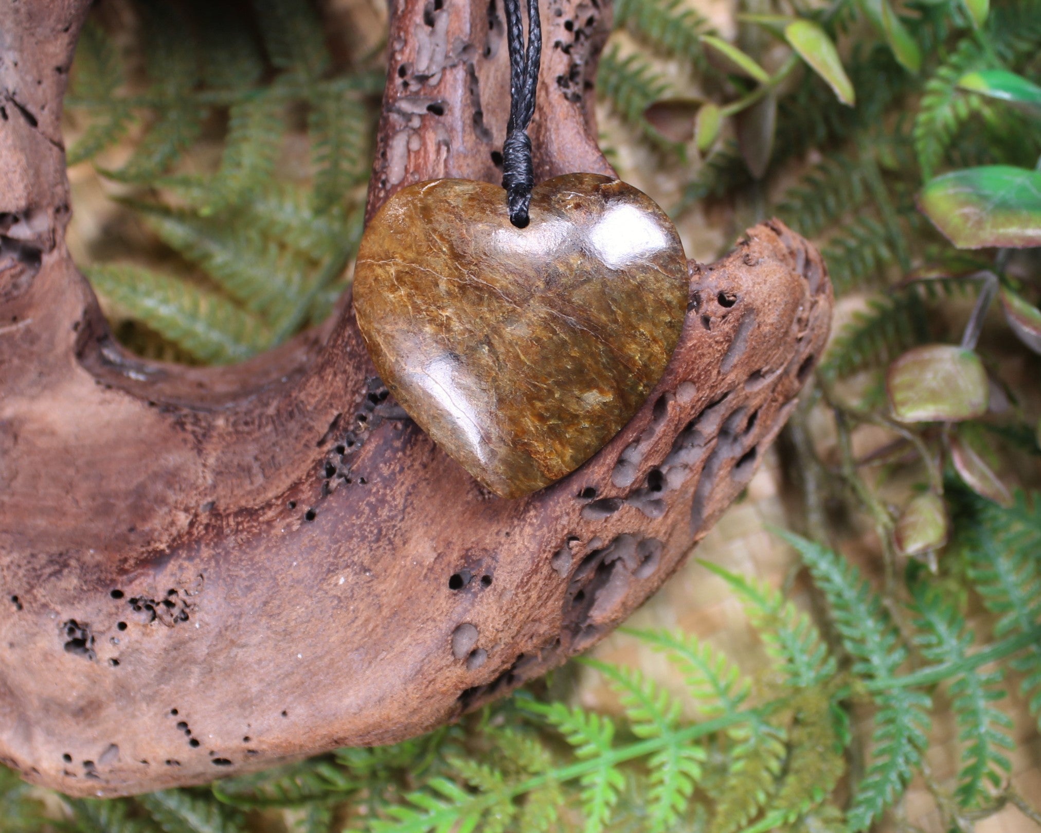 Rimu Pounamu Heart Pendant - NZ Greenstone