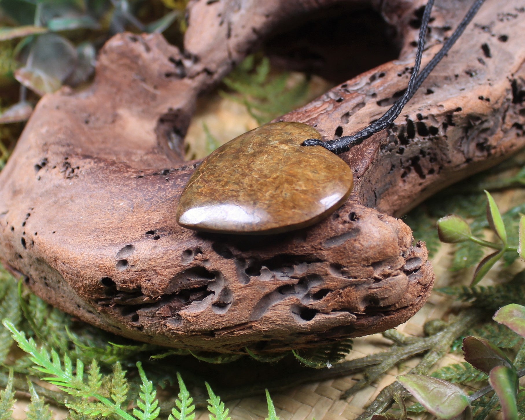 Rimu Pounamu Heart Pendant - NZ Greenstone