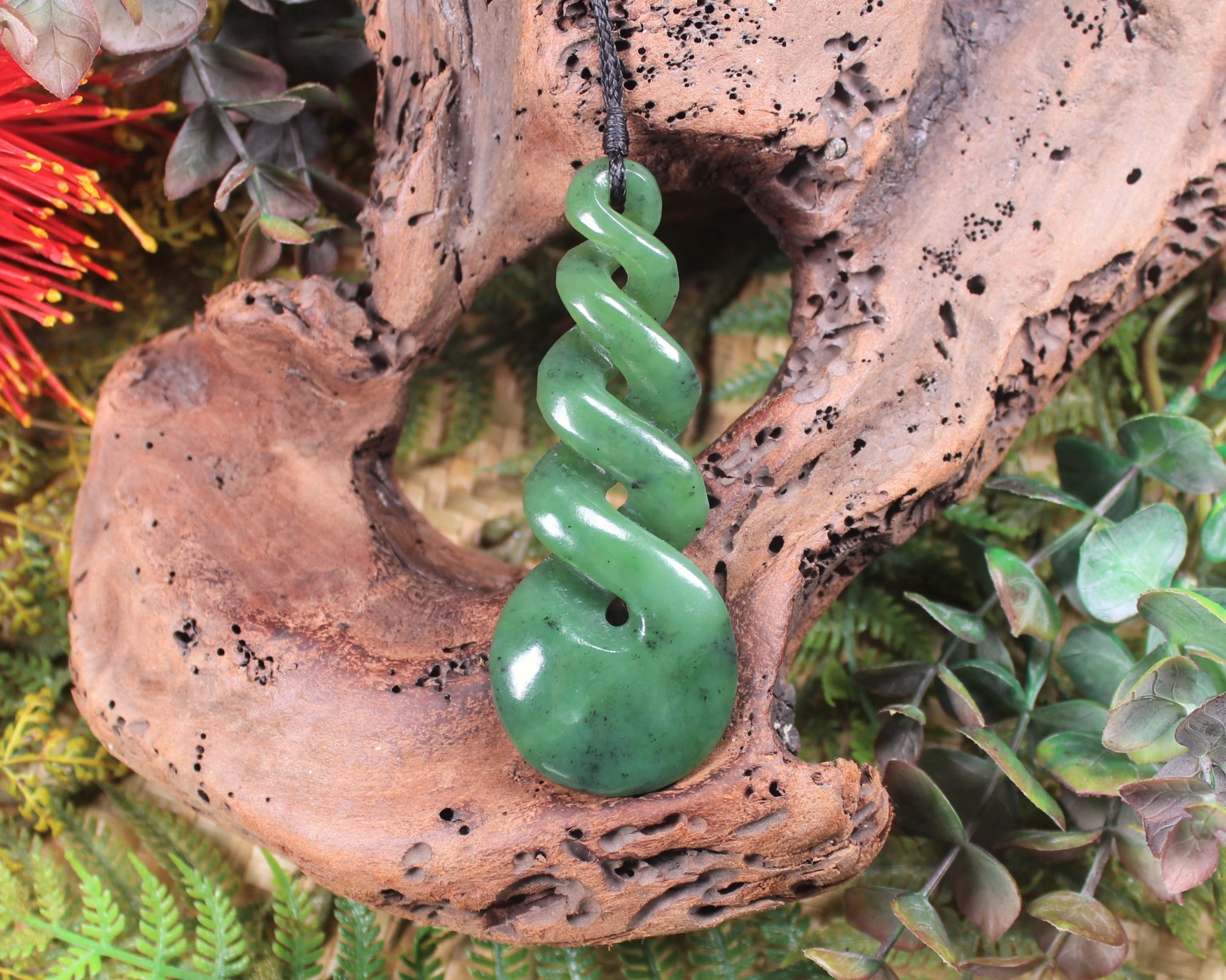 Twist or Pikorua carved from Hapopo Pounamu - NZ Greenstone