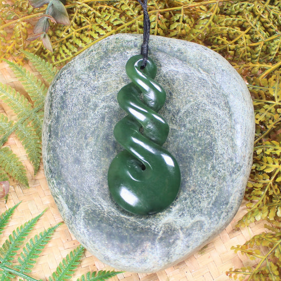 Twist or Pikorua carved from Hapopo Pounamu - NZ Greenstone