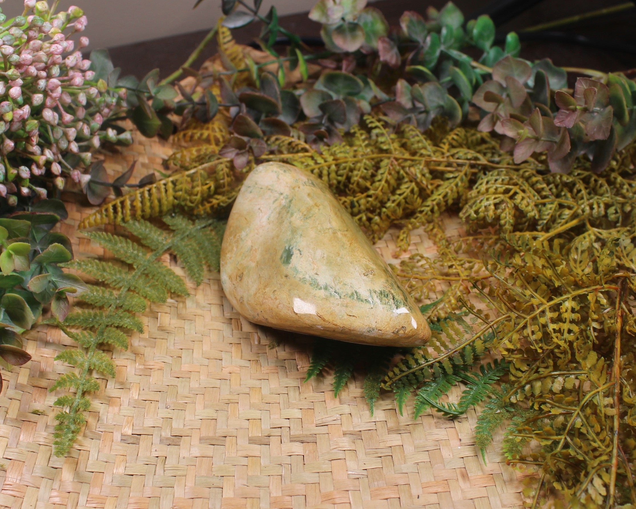 Freeform Pounamu Sculpture - Flower Jade Pounamu - NZ Greenstone